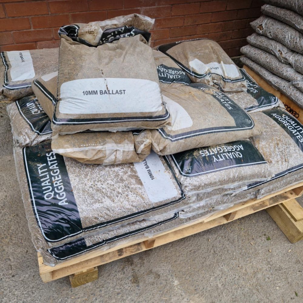 Ballast 10mm Gravel + Sharp Mix Bag